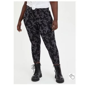 Torrid Crop Legging - Disney Mickey & Friends Black Grey Size 3X NWT